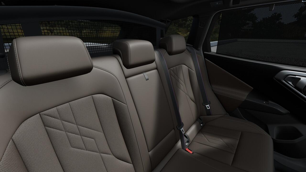 BMW X3 xDrive30e M Sport Automaat / Panoramadak / Trekhaak / Sportstoelen / Stoelventilatie / Parking Assistant Professional / Comfort Access / Adaptieve LED / Harman Kardon