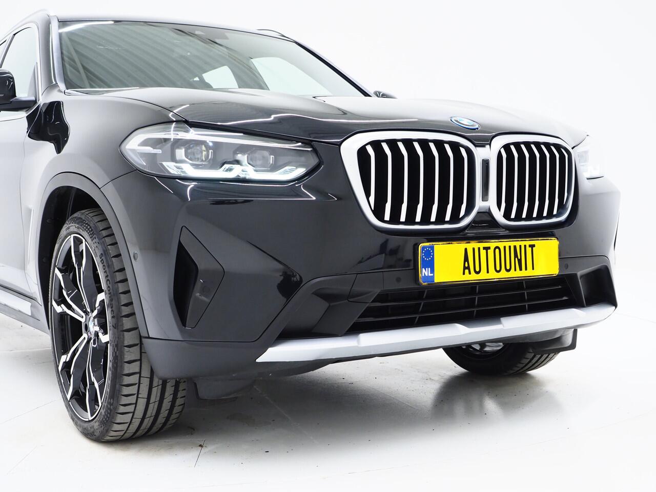 BMW X3 xDrive30e LCI 292PK | Leder | Sportstoelen | Zwarte Hemel | Camera | DAB | Carplay