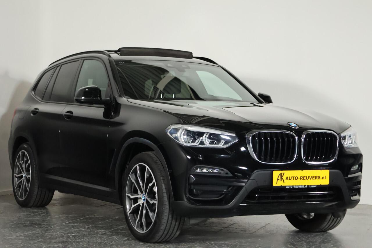 BMW X3 xDrive30e / Panorama / Navi / HUD / Keyless / Carplay / DAB