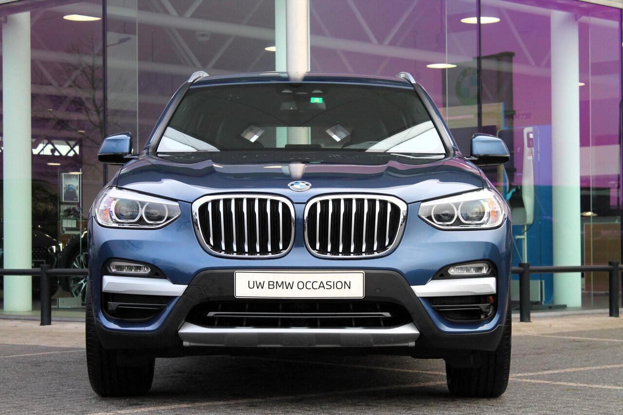 BMW X3 xDrive20i Executive xLine Automaat / Sportstoelen / LED / Parking Assistant / Navigatie Professional