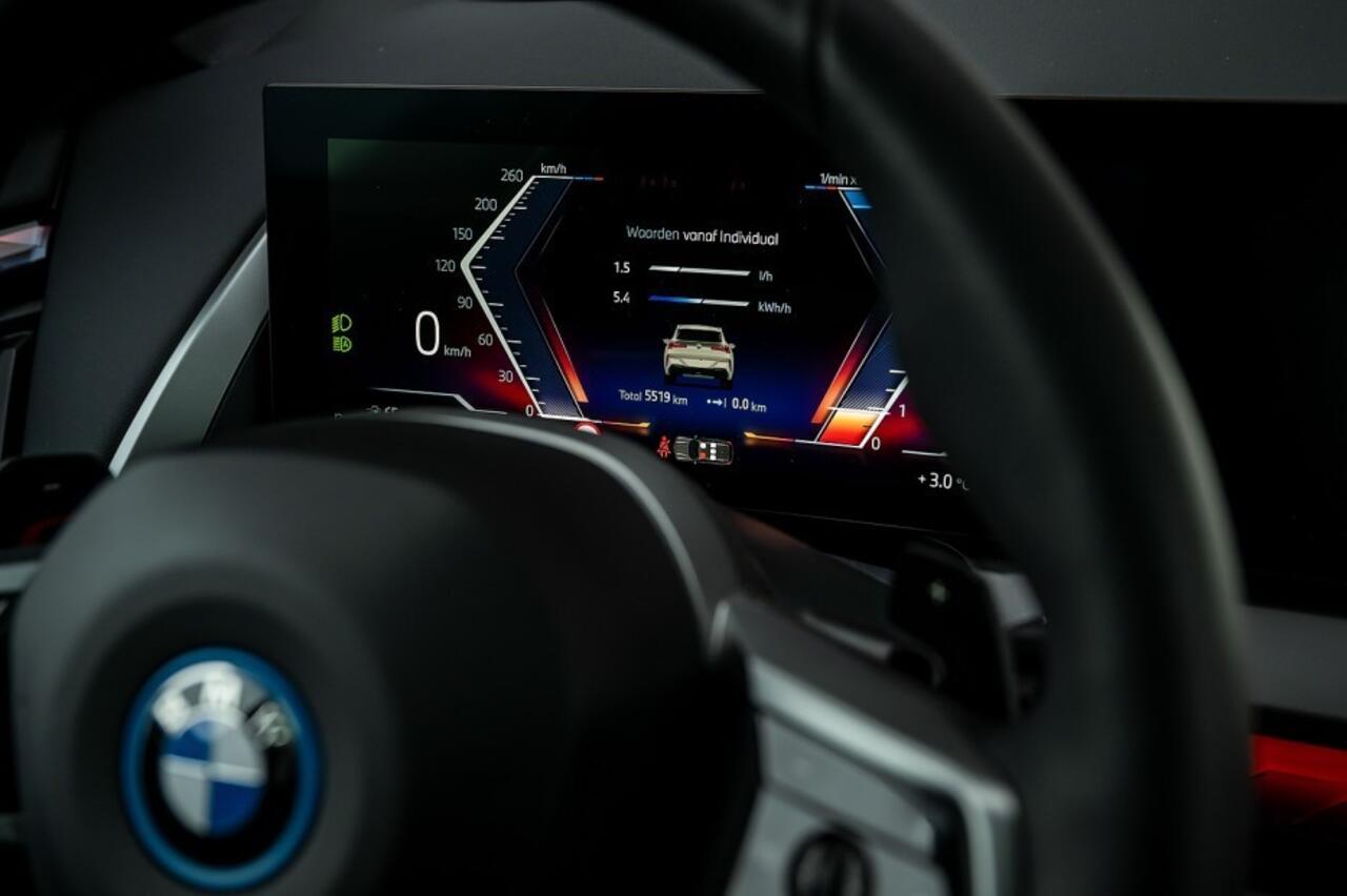 BMW X3 30e xDrive M Sport Pro | Panorama | 21 Inch | Memory | Trekhaak | 360 | Driving Ass. Plus | H/K | Head-up |