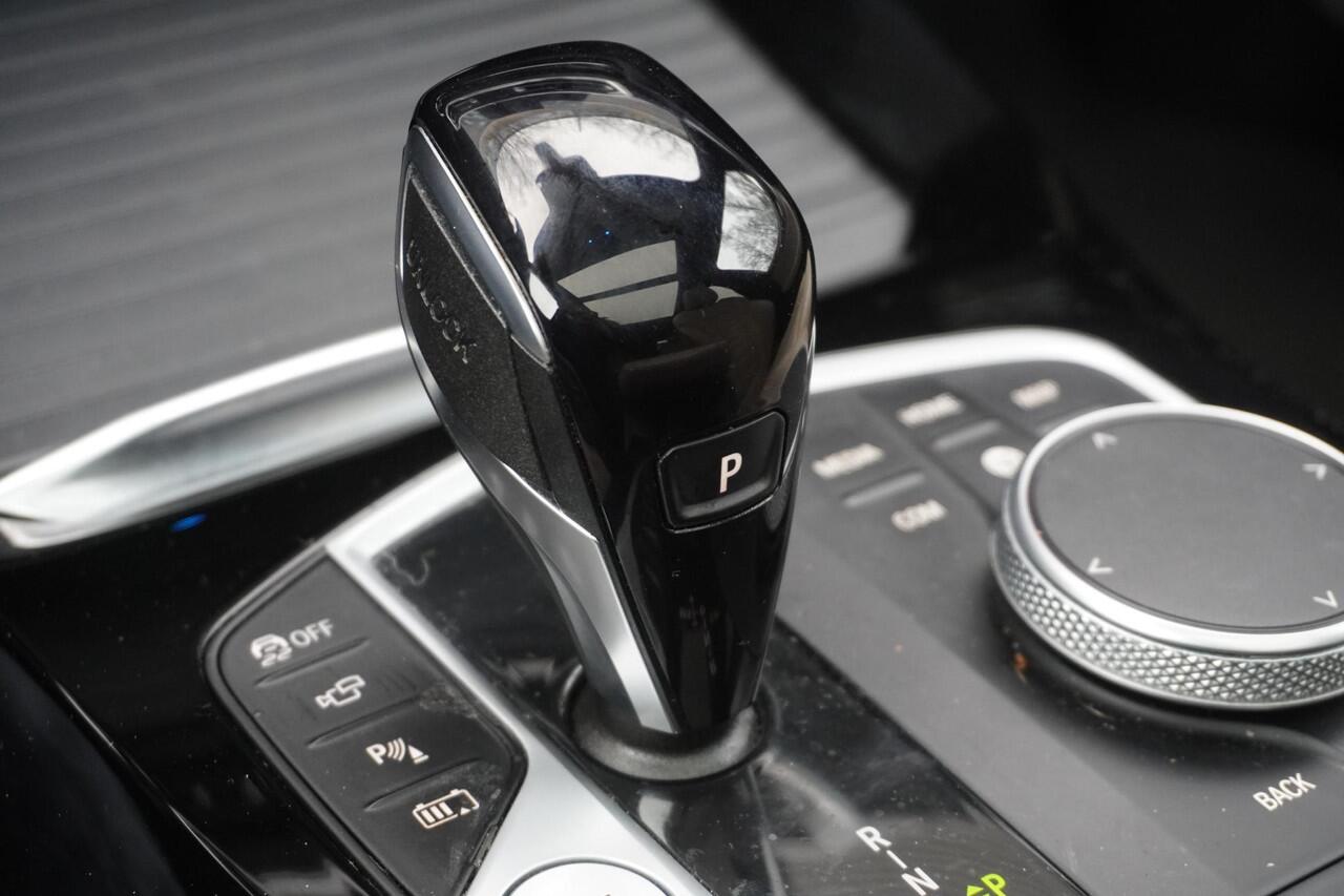 BMW X3 xDrive30e M Sportpakket | High Executive | Glazen panoramadak | HiFi System | BMW Laserlight