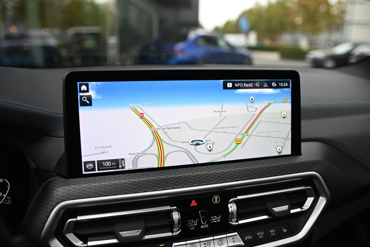 BMW X3 xDrive30e M Sport Automaat / Panoramadak / Trekhaak / Sportstoelen / Achteruitrijcamera / Laserlight / Comfort Access / Head-Up / Harman Kardon / Live Cockpit Professional