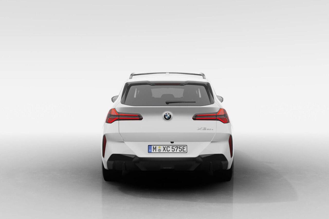 BMW X3 30e xDrive | Glazen panoramadak | Verwarmde stoelen voor en achter