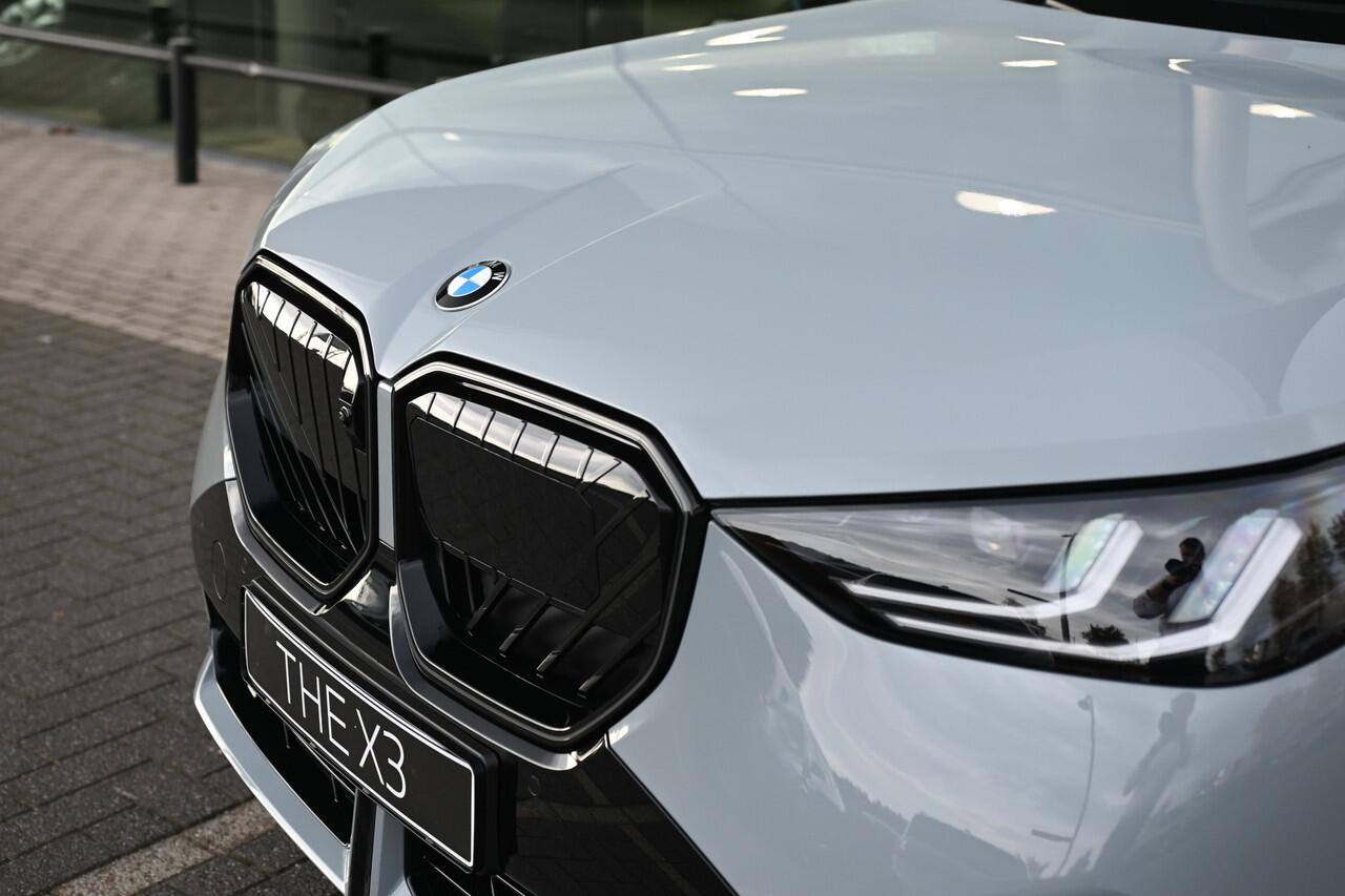 BMW X3 30e xDrive M Sport Automaat / Panoramadak / Trekhaak / Sportstoelen / Adaptieve LED / Parking Assistant Plus / Stoelventilatie / Comfort Access