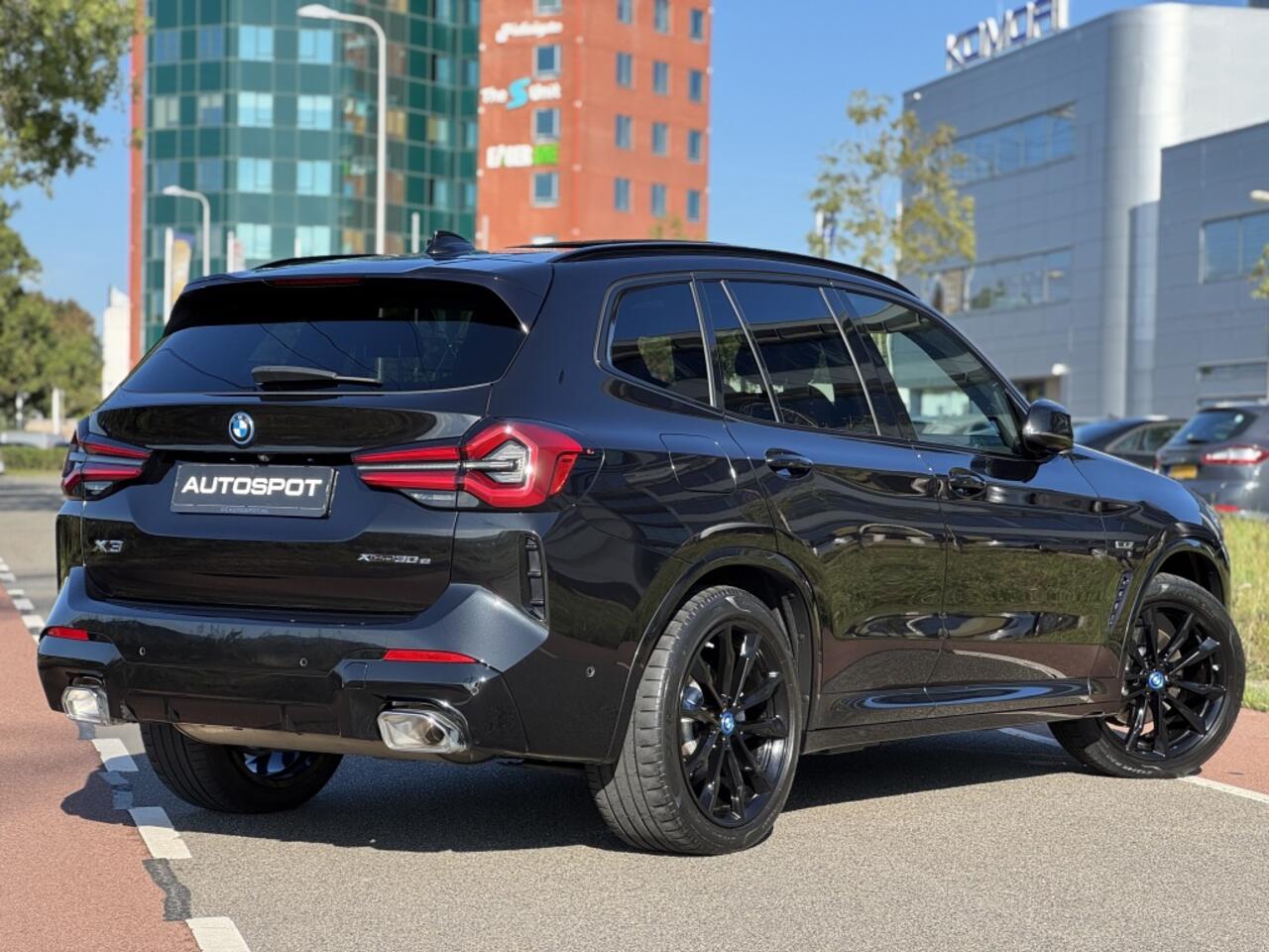 BMW X3 xDrive30e M-Sport 292 Pk Carbon Pano Camera