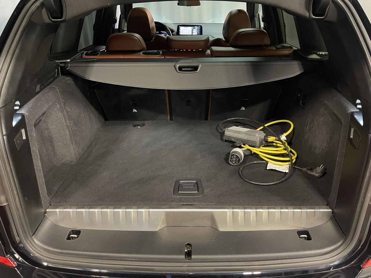 BMW X3 xDrive30e High Executive M Sport 19"/Leder + memory/Panoramadak/Harman Kardon/Trekhaak/Sport Steering/Stoelverwarming/Sfeerverlichting/360 Camera/Apple Carplay & Android Auto