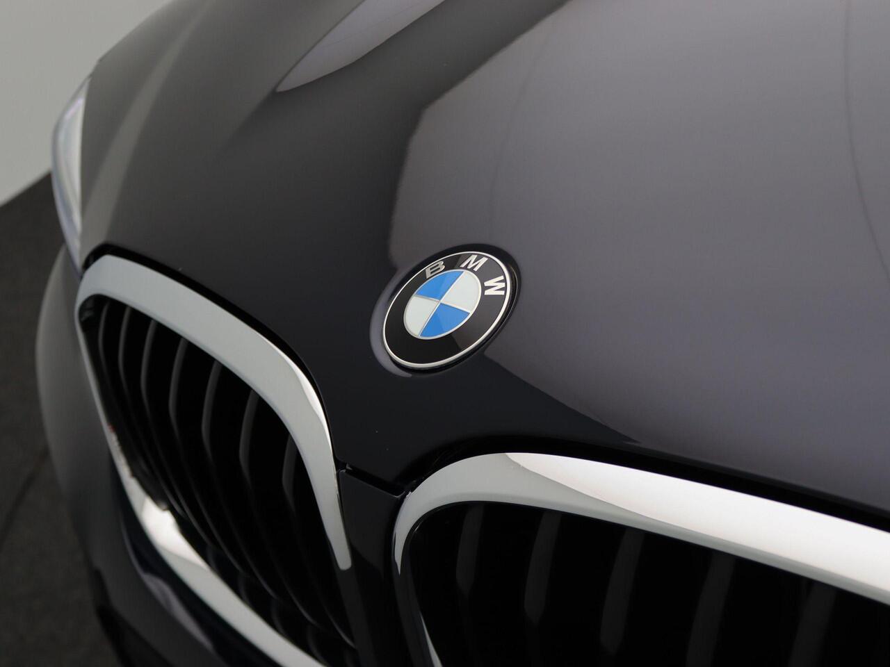 BMW X3 xDrive30e High Executive | M Sportpakket | Audio Media Pack | Parking Pack | Safety Pack | BMW Personal CoPilot Pack | 19''