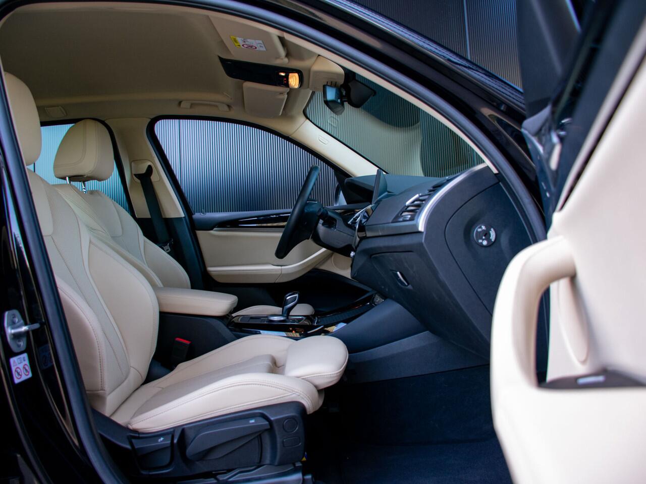 BMW X3 xDrive30e Stoelverwarming | Laser Led | Driving Assistant | Head-up Display | 20 Inch velgen