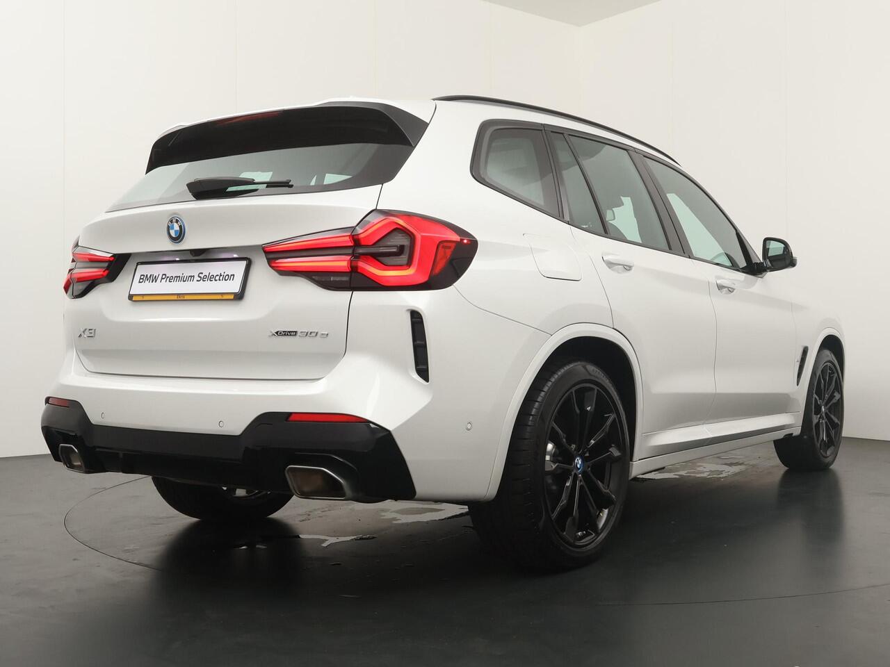 BMW X3 xDrive30e | M-Sportpakket | Panoramadak | HiFi | 19''