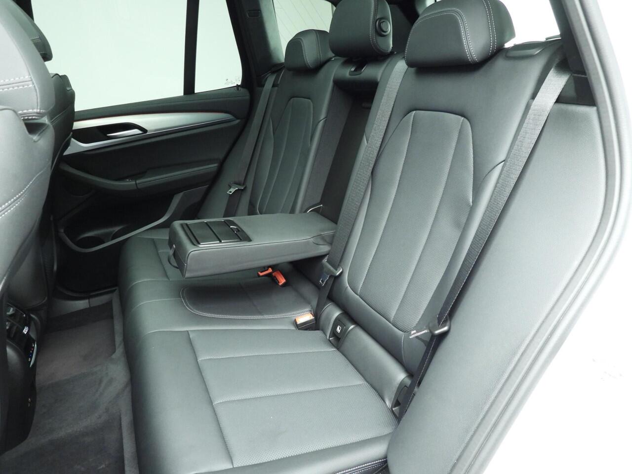 BMW X3 xDrive20d | M-Sportpakket | Laserlicht | HUD | Schuifdak | Trekhaak | Elektr. zetels | Active cruise | DAB | Hifi speakers | Alu 20 inch