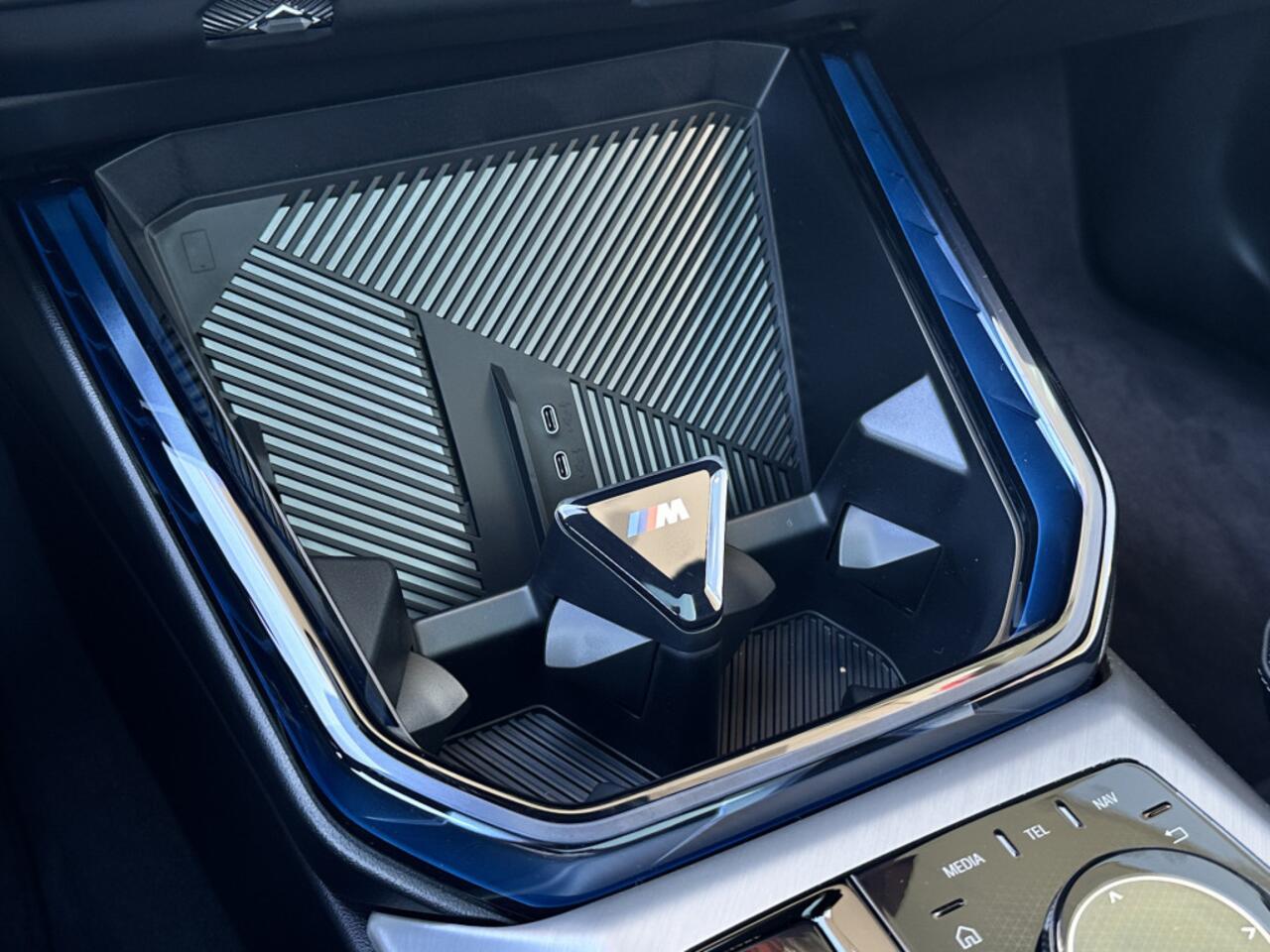 BMW X3 30e xDrive M Sport Automaat / Panoramadak / Trekhaak / Sportstoelen / Adaptieve LED / Parking Assistant Plus / Stoelventilatie / Comfort Access / Stuurverwamring