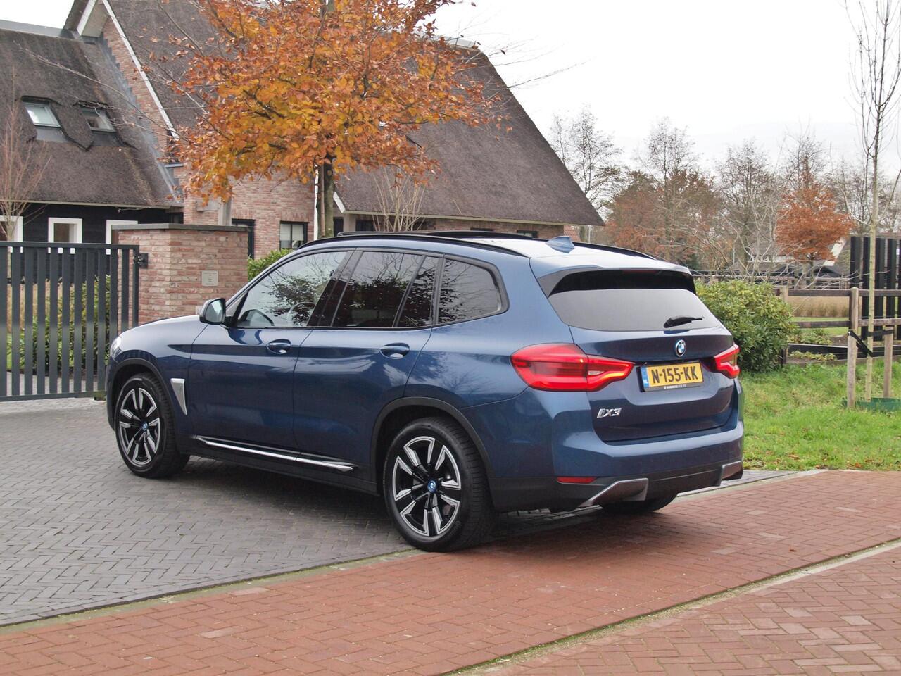 BMW X3 iX3 Executive 80 kWh | SOH 100% | Panoramadak | Sfeerverlichting | Camera | Apple Carplay | NL-Auto |