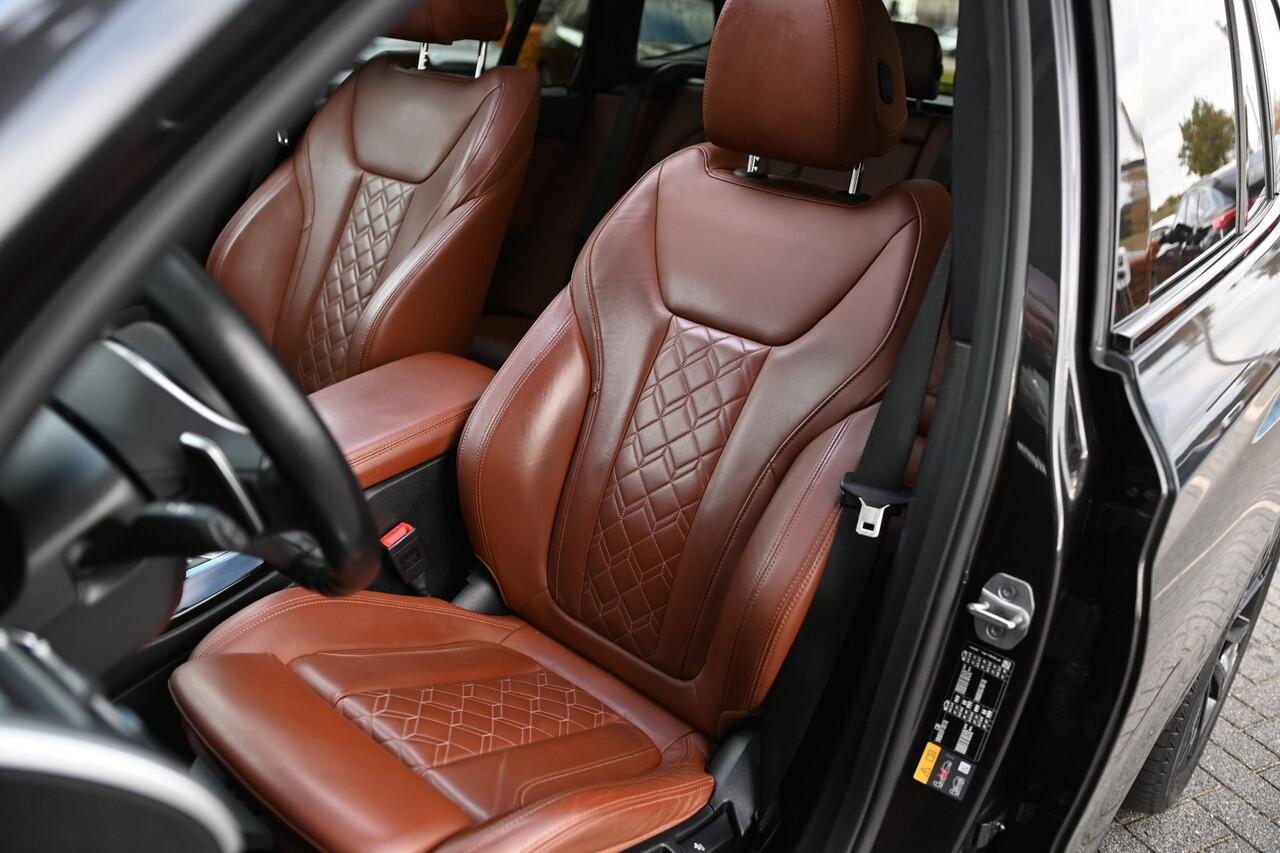 BMW X3 xDrive30e High Executive M Sport Automaat / Panoramadak / Sportstoelen / Achteruitrijcamera / Adaptief onderstel / Adaptieve LED / Head-Up / Stoelverwarming