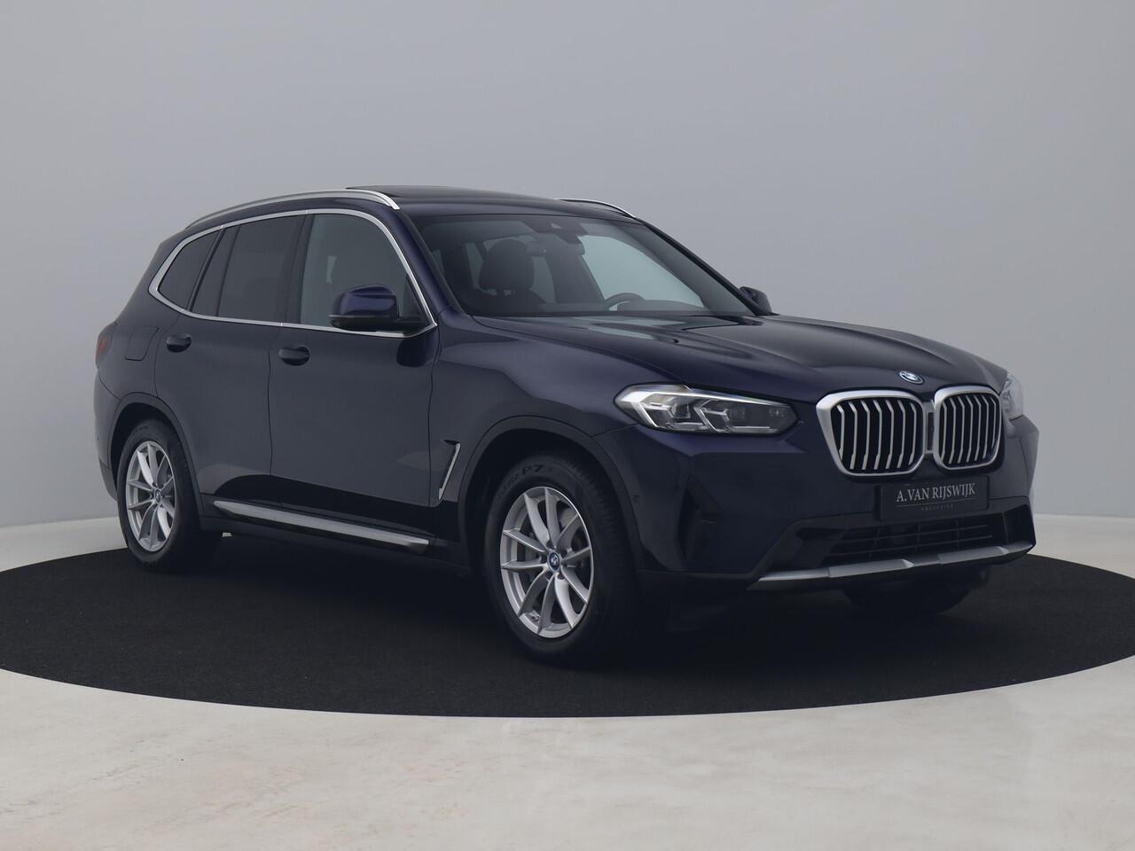 BMW X3 xDrive30e Business Edition Plus | PANO | 360° | HUD | STOEL- EN STUURVERW. | TREKHAAK