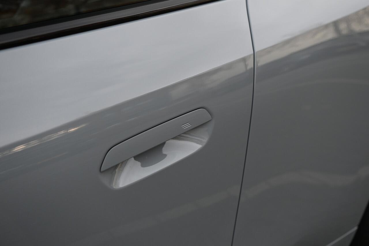 BMW X3 30e xDrive M Sport Automaat / Panoramadak / Trekhaak / Sportstoelen / Adaptieve LED / Parking Assistant Plus / Stoelventilatie / Comfort Access