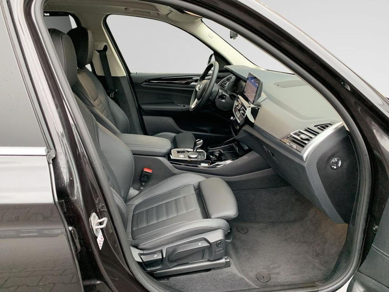 BMW X3 xDrive20i ACC Trekhaak Leder Sportstoelen Live Cockpit Harman Kardon Stoelverwarming Stuurverwarming