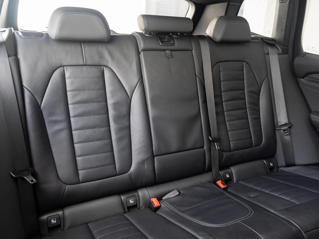 BMW X3 xDrive20i | High Executive | M Sportpakket | Comfort Access | Achteruitrijcamera | Panoramadak | Stoelverwarming | PDC | 20''