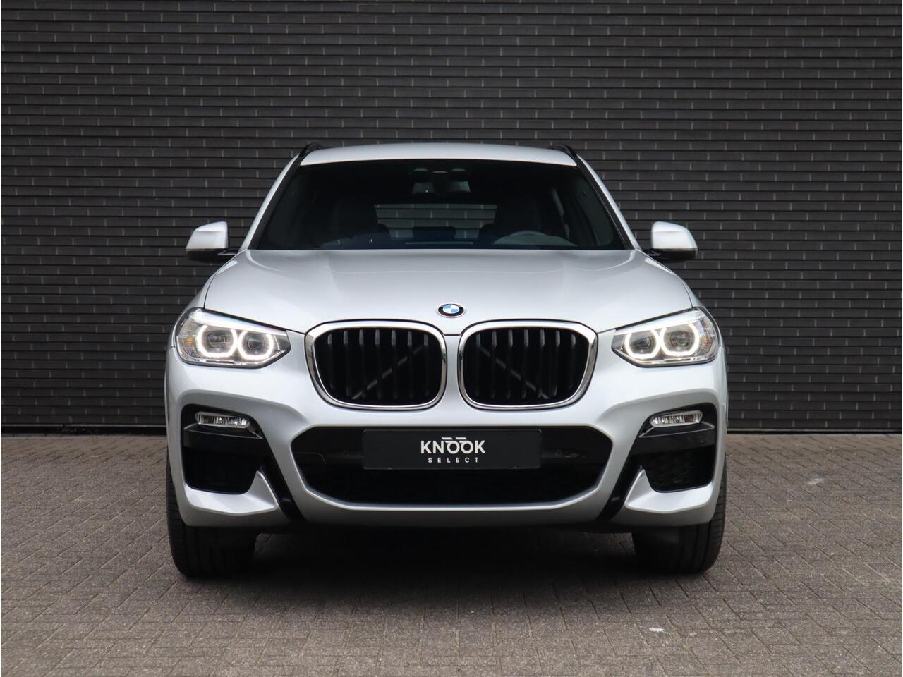 BMW X3 xDrive20i High Executive M Sport Pakket Automaat / Navigatiesysteem Professional / Trekhaak / Achteruitrijcamera / Leder / 20 Inch / Hifi / Shadow Line / Stoelverwarming / LED-koplampen / DAB+