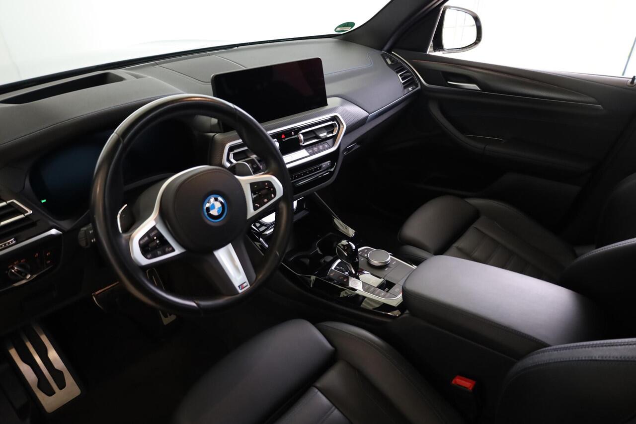 BMW X3 xDrive30e M Sportpakket | 20 inch | Elektrische Trekhaak | Glazen panoramadak | Driving Assistant | Adaptieve LED | Head-Up