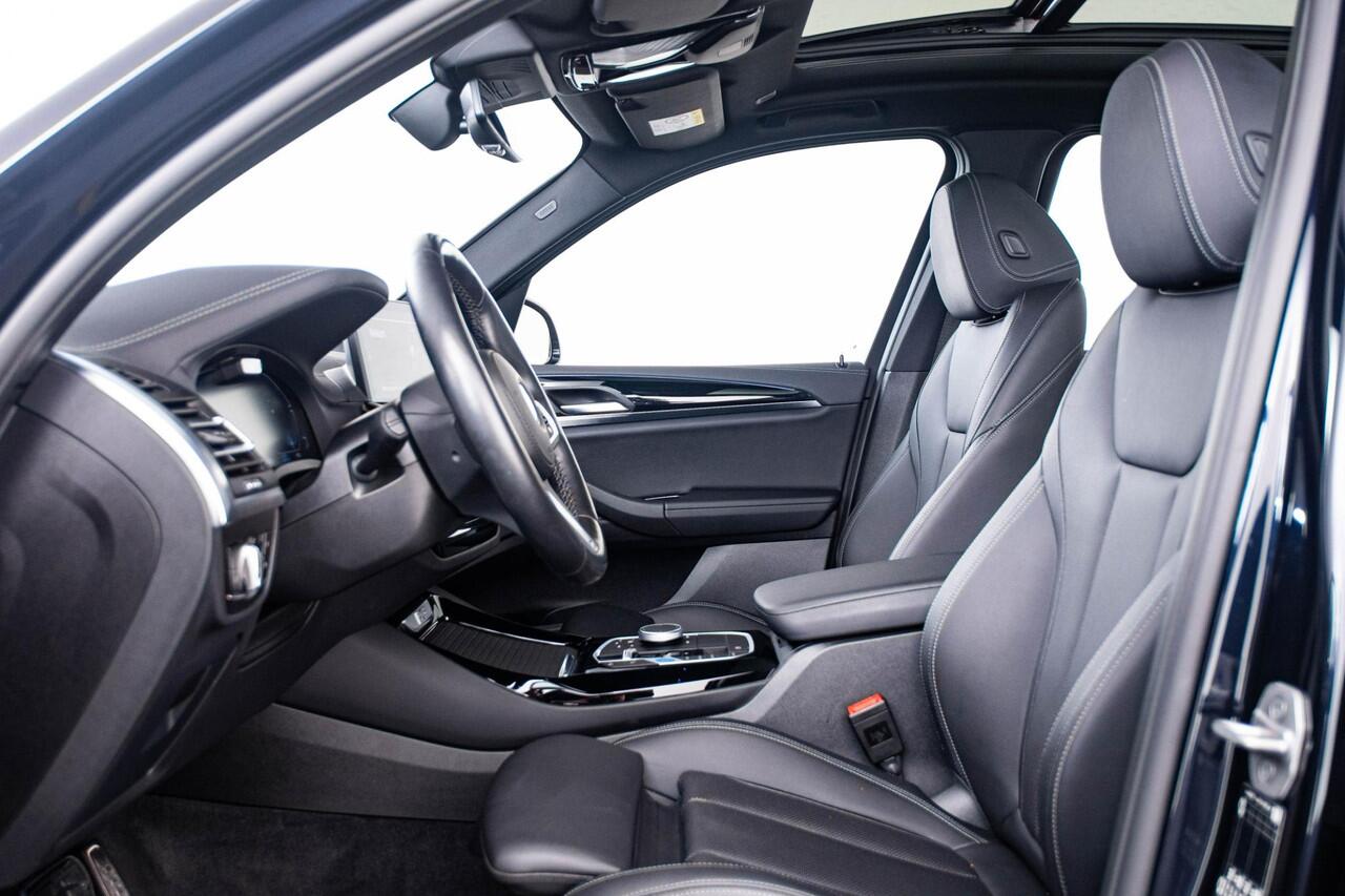 BMW X3 iX3 Executive 80 kWh Sportstoelen - Elektrisch verwarmde voorstoelen - Comfort Access - Driving Assistant Professional - Active Guard - Active Protection - Parking Pack - Akoestische voetgangersbescherming -