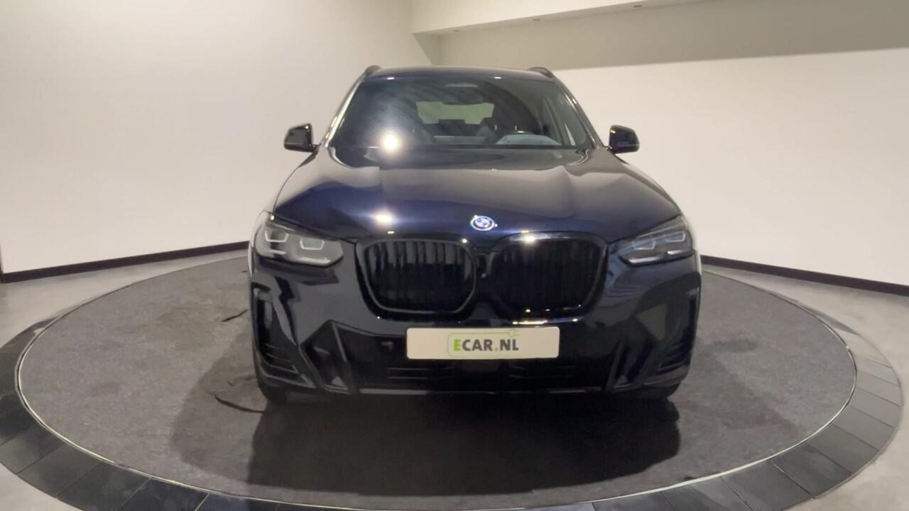 BMW X3 iX3 High Executive 80 kWh | Panoramadak | Lederen bekleding | HUD | 21 inch Velgen | Sportstoelen | M - Sport | SoH (batterijcheck) 96,9 % score!