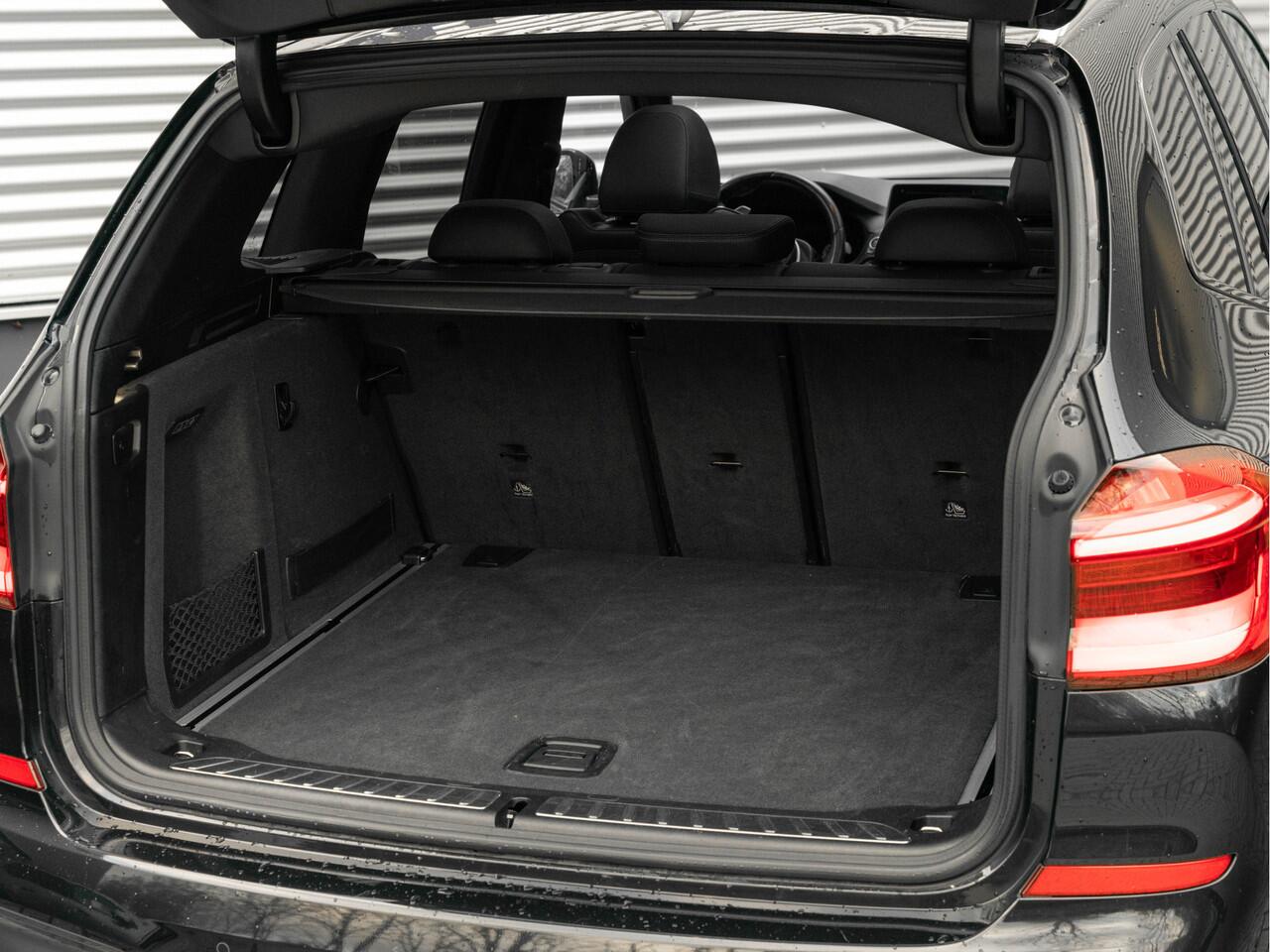 BMW X3 xDrive20i M-Sport - Pano - Trekhaak - Hifi - Adaptief LED