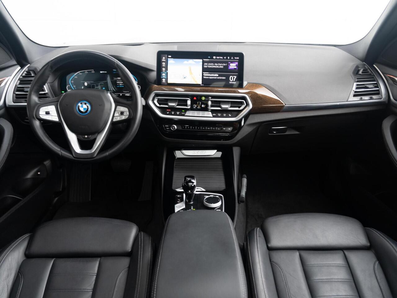 BMW X3 xDrive30e | High Executive | Business Edition | 20 inch | Glazen panoramadak | Driving Assistant | BMW Laserlight | Head-Up Display | HiFi System