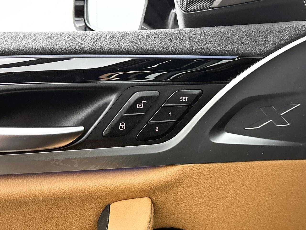 BMW X3 xDrive30e eDrive Edition Panoramadak / Trekhaak / Leder-Sport / Pdc+Camera / Stoel-Stuurverwarming / Harman Kardon / NL auto / Apk 09-2026