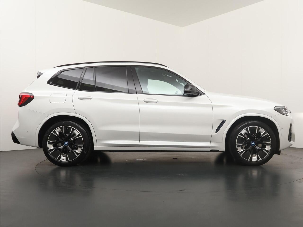 BMW X3 iX3 High Executive 80 kWh | M Sport | 20" | Panoramisch dak | Driving Assistant Professional | Head-Up | Harman Kardon |