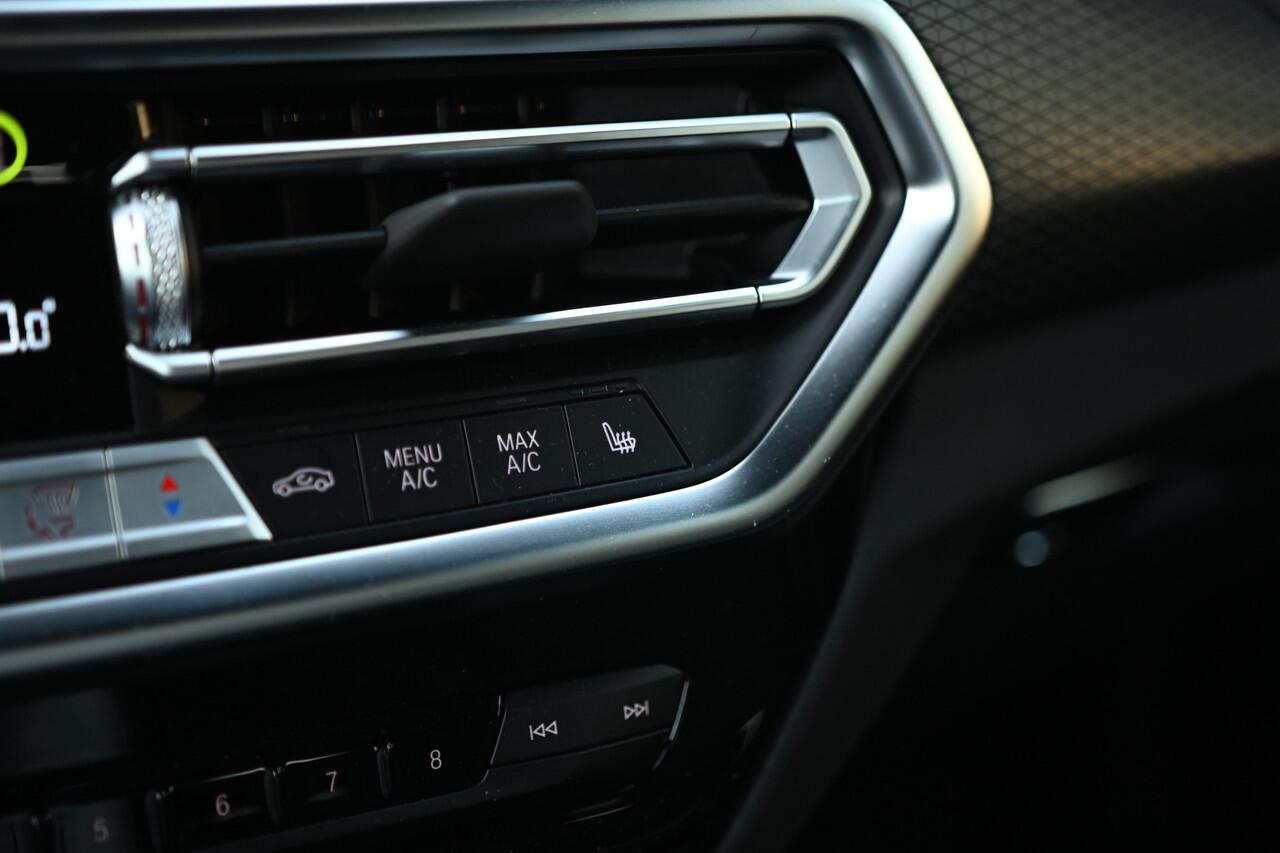 BMW X3 xDrive30e High Executive M Sport Automaat / Sportstoelen / LED / Parking Assistant Plus / Stoelverwarming / Live Cockpit Professional