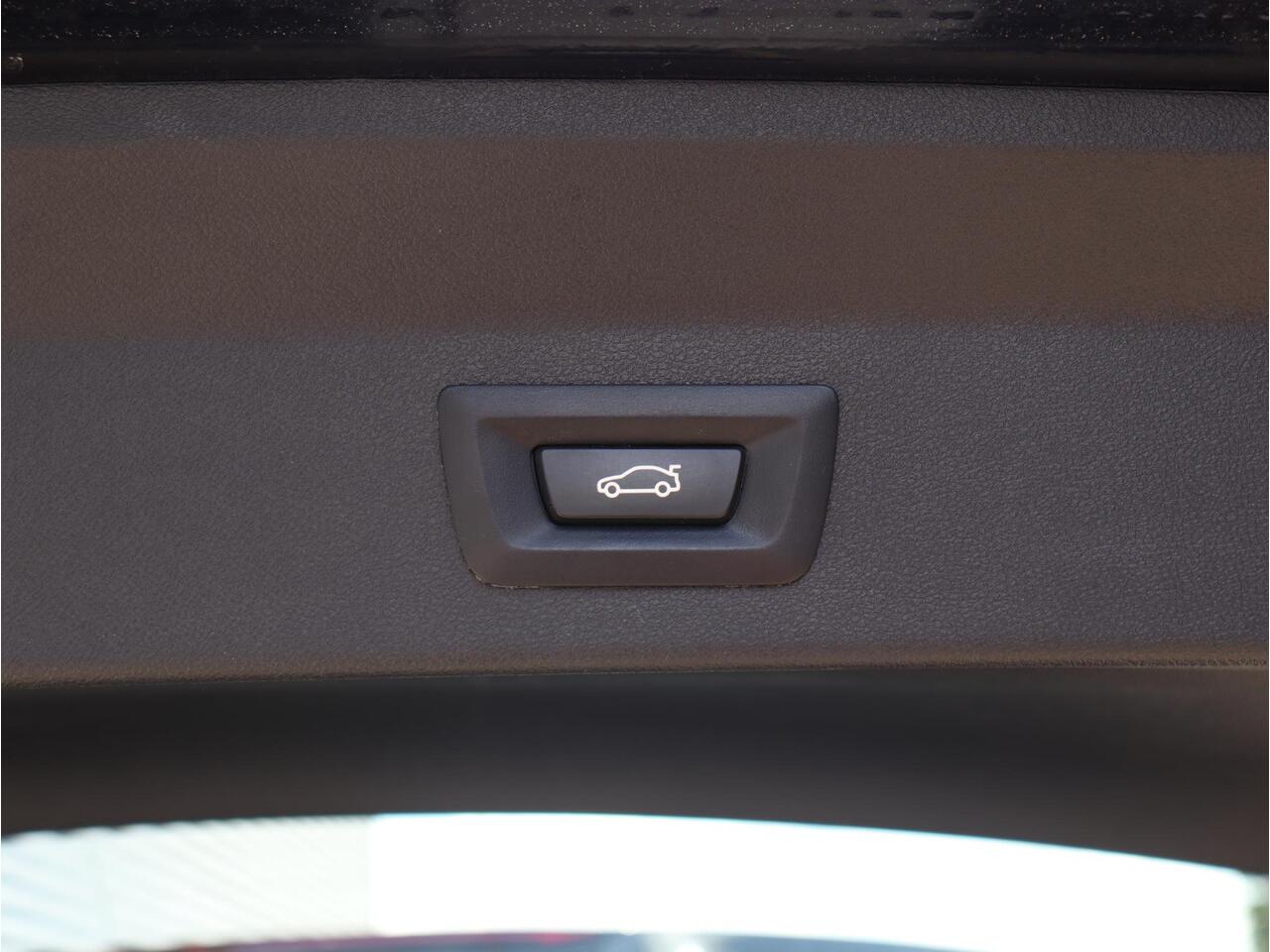 BMW X3 xDrive30e | High Executive | M Sportpakket | Parking Pack | Hi-Fi | Sportstoelen | Adaptive LED | Climate Control | 19'' LMV