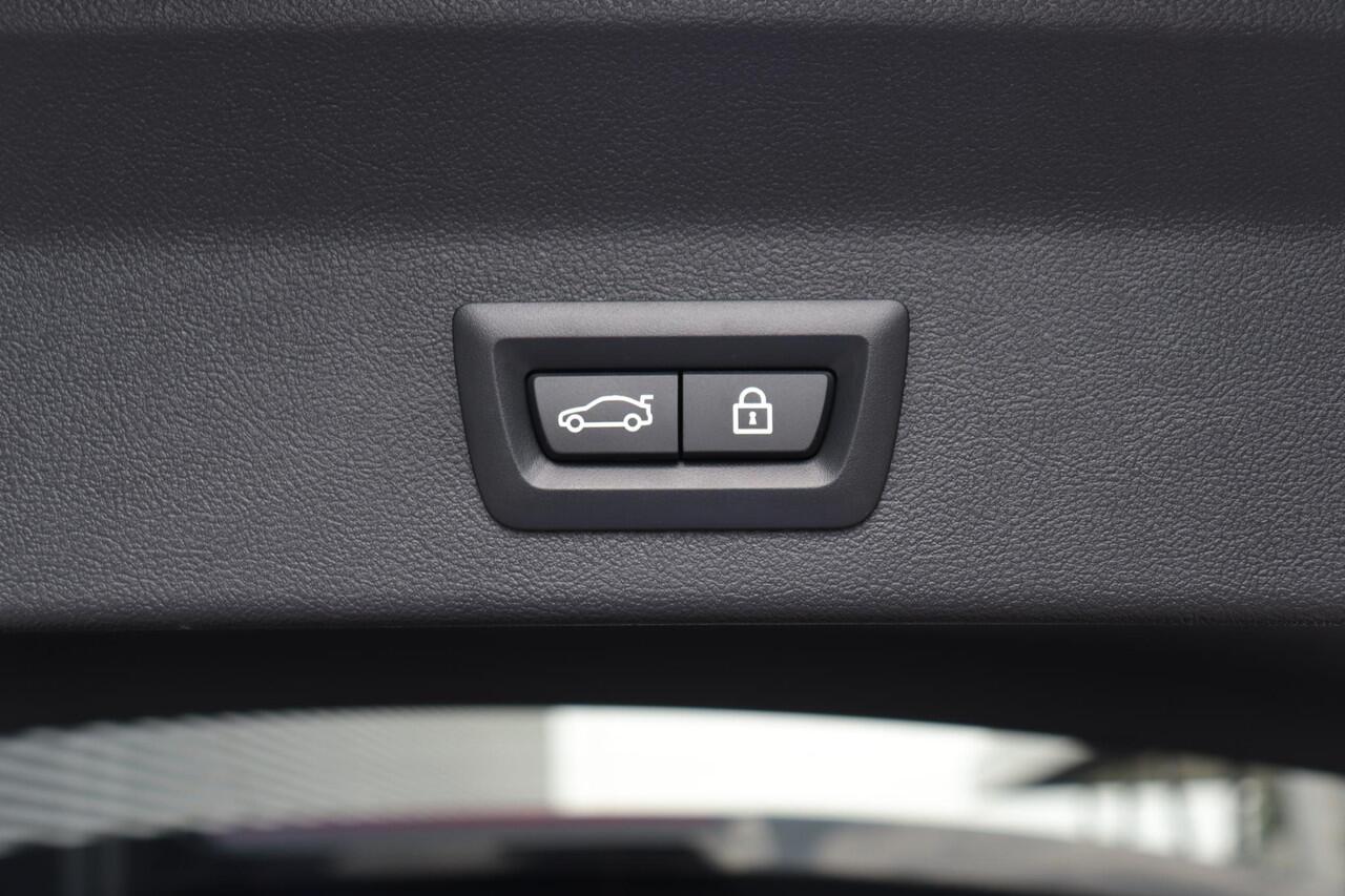 BMW X3 xDrive20i M Sportpakket | Panodak | Trekhaak | Comfort Access | Stuurwielverwarming | 20'' LMV