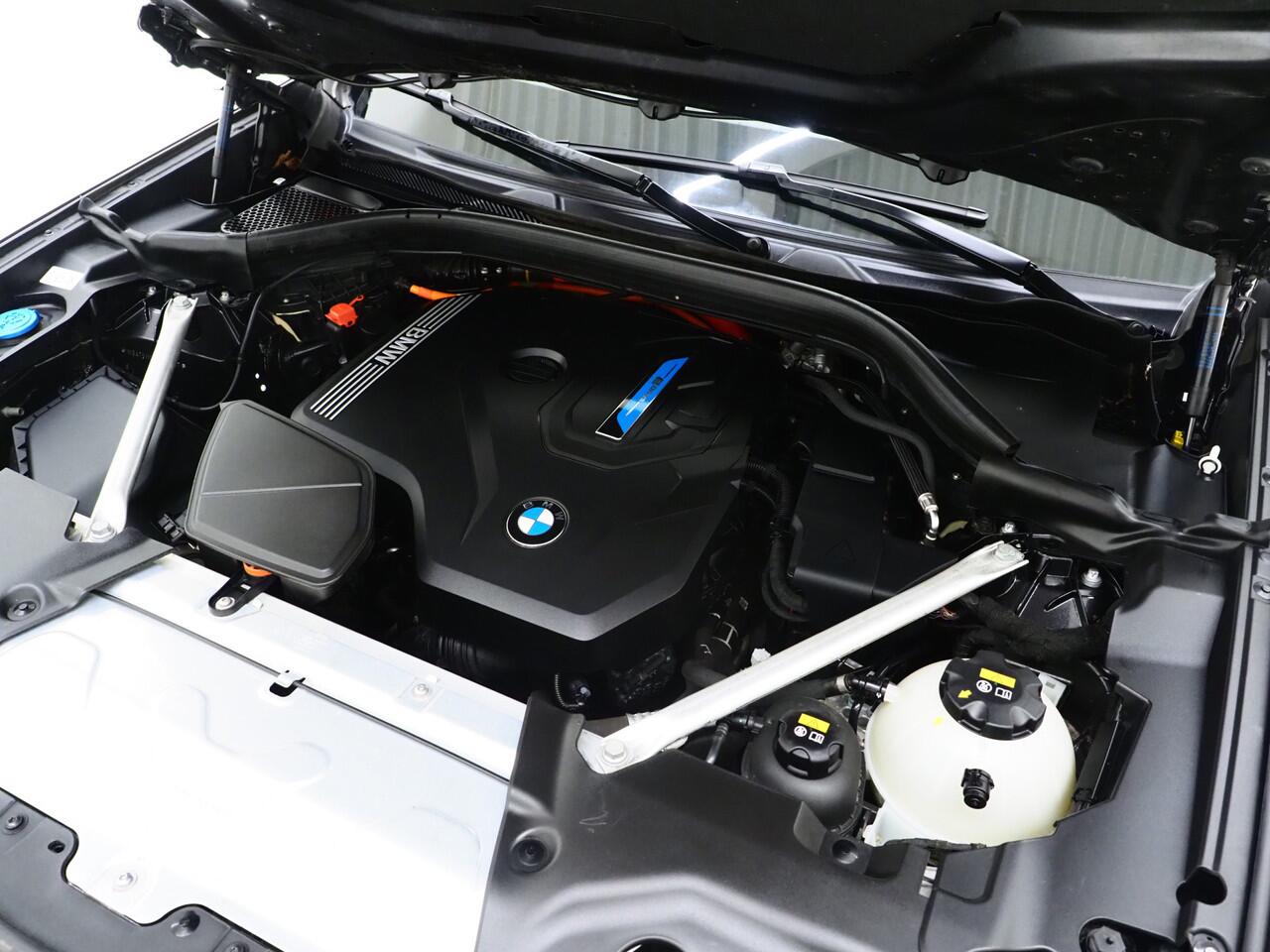 BMW X3 xDrive30e 292PK | Sportstoelen | Leder | Camera | Virtual | Stoelverwarming | DAB | Carplay