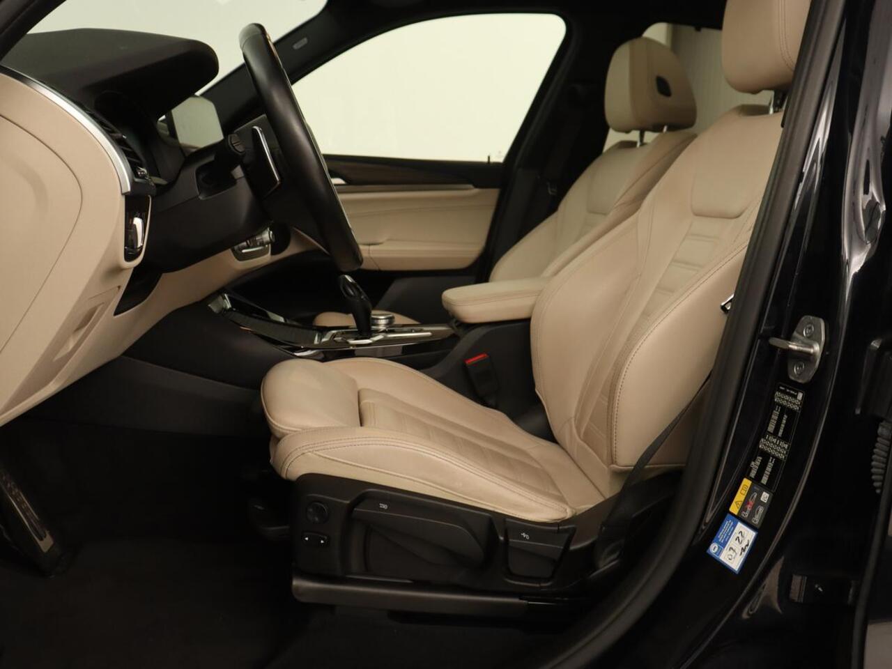 BMW X3 xDrive30e M Sport | Panoramadak | Trekhaak | Head-Up | Stoelverwarming | Leder | Live Cockpit | Stuurverwarming | Carplay | Camera | 20'' | Navigatie | Keyless | PHEV | Plug In