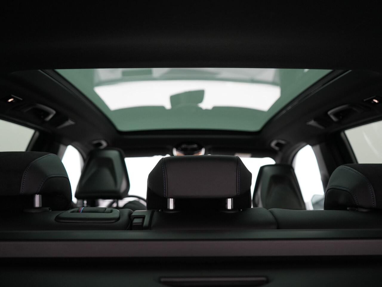 BMW X3 30e xDrive M Sport PRO Plug In Hybrid 299pk PHEV | Panodak | Trekhaak af Fabriek | Adaptive Cruise | 21"L.M | 360 Camera | Head Up | Harman Kardon | Lederen Sportstoelen Memory & Verwarmd | Widescreen | Navigatie | DAB |