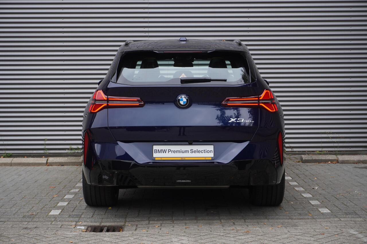 BMW X3 30e xDrive M Sportpakket Pro | Trekhaak met elektrisch wegklapbare kogel | Glazen panoramadak | Professional Pack | Comfort Pack