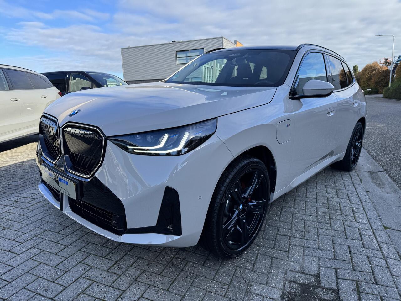 BMW X3 30e xDrive M-SPORT PRO Pano-Dak | Trekhaak | Harman Kardon | Keyless | Memory