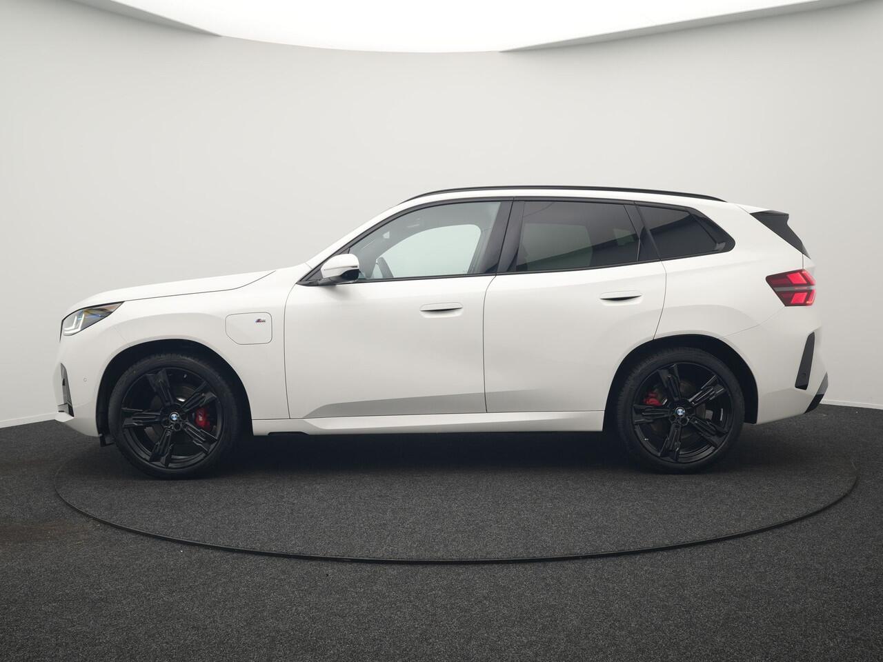 BMW X3 30e xDrive M Sport PRO Plug In Hybrid 299pk PHEV | Panodak | Trekhaak af Fabriek | Adaptive Cruise | 21"L.M | 360 Camera | Head Up | Harman Kardon | Lederen Sportstoelen Memory & Verwarmd | Widescreen | Navigatie | DAB |