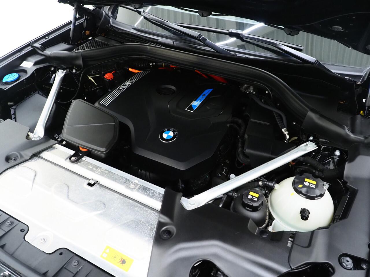 BMW X3 xDrive30e LCI 292PK | Leder | Sportstoelen | Zwarte Hemel | Camera | DAB | Carplay