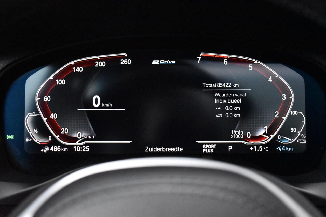 BMW X3 xDrive30e High Executive M Sport | Pano | Camera | Adaptief Onderstel | CarPlay | Adaptive LED | Donker Getint Glas |