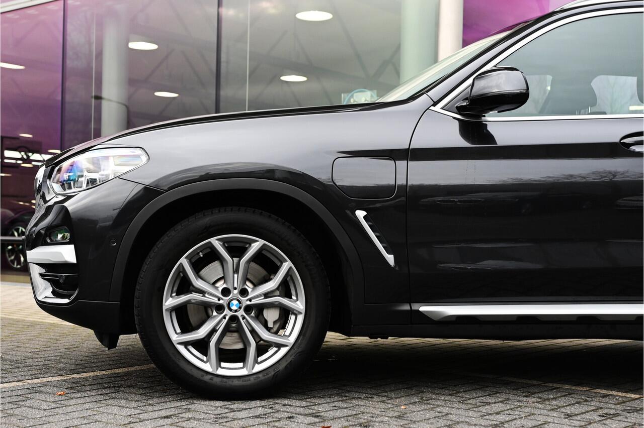 BMW X3 xDrive30e High Executive xLine Automaat / Trekhaak / Sportstoelen / Adaptieve LED / Achteruitrijcamera / Live Cockpit Professional / Stoelverwarming