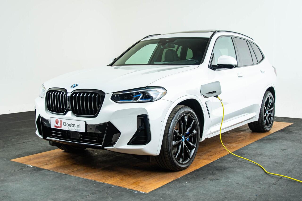 BMW X3 xDrive30e High Executive M Sport - Panoramadak - Comfort Access - Parking Assistant Plus - Active Cruise Control - Hifi - Ambient Air pakket - Getinte ruiten - Stuurwielrand verwarmd - Elektrisch verwarmde voorstoelen -