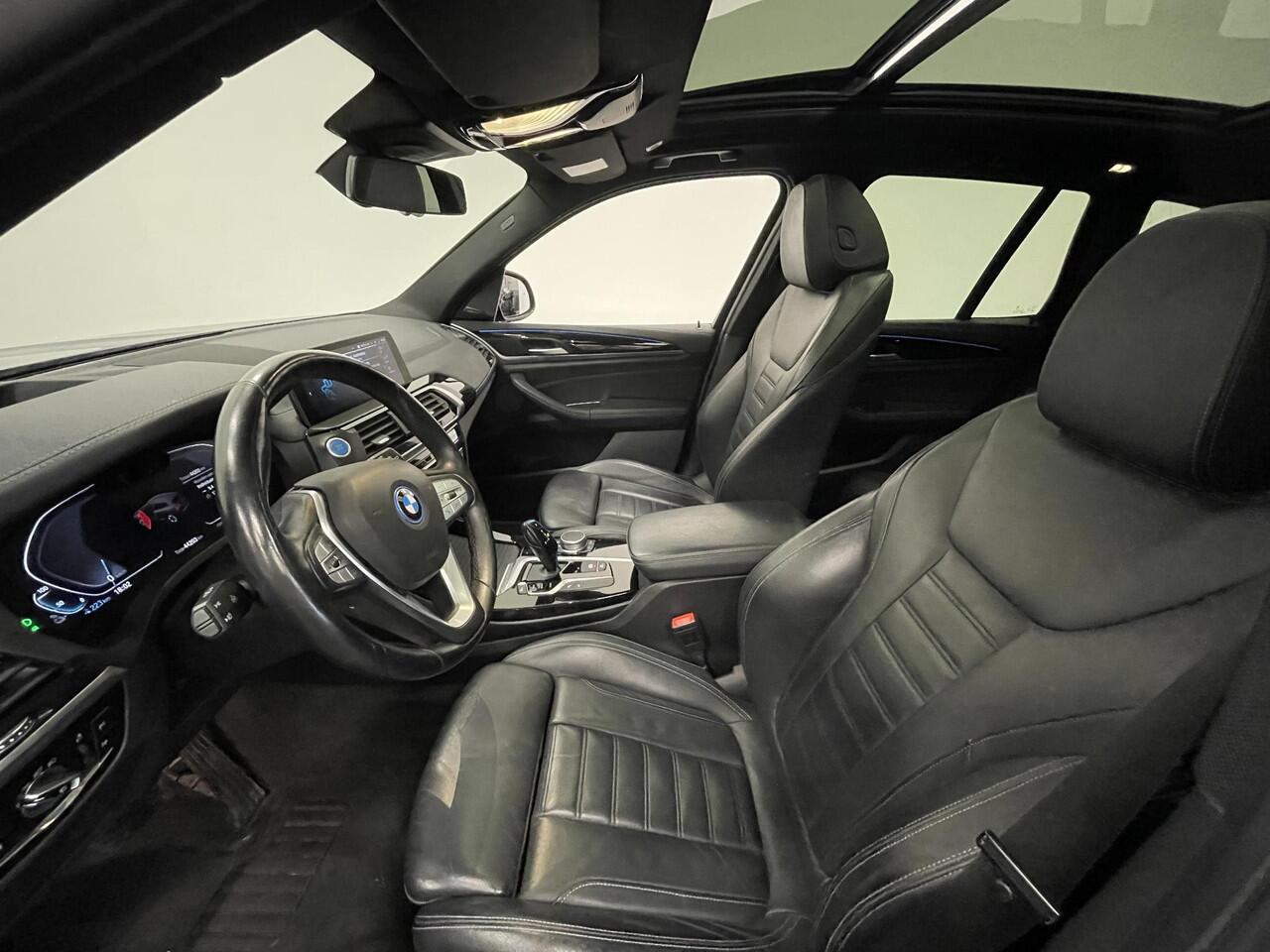 BMW X3 iX3 High Executive 80 kWh EV Leder Navi Carplay/Androidauto Sensoren voor en achter 360 Camera Full Led Pano Dak Head-Up display Harman Kardon Adaptieve Cruise Control