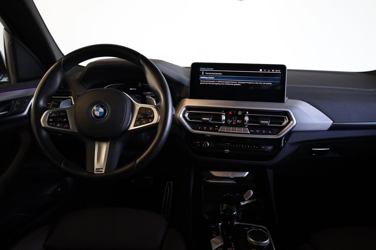 BMW X3 xDrive30e | M Sport | Driving Assistant Professional | Live Cockpit Professional | Comfort Access | Panorama Dak | Trekhaak