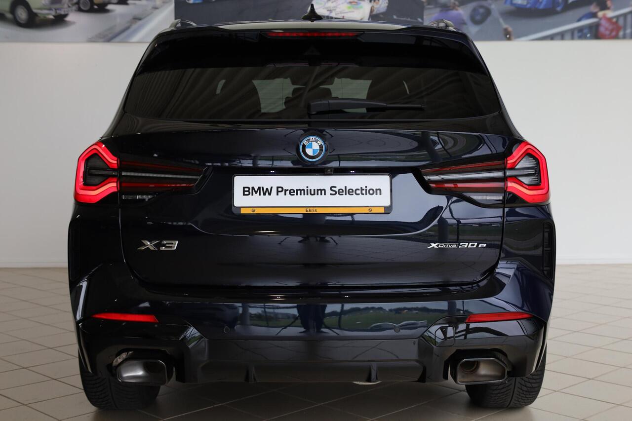 BMW X3 xDrive30e M Sportpakket | 20 inch | Elektrische Trekhaak | Glazen panoramadak | Driving Assistant | Adaptieve LED | Head-Up