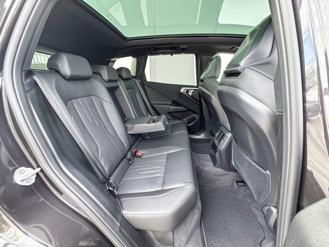 BMW X3 30e xDrive Trekhaak Elektrisch / Comfort Acces / Glazendak / Getinte Ramen / Stoelventilatie / Stoelverwarming / Parking Plus / Head Up Display