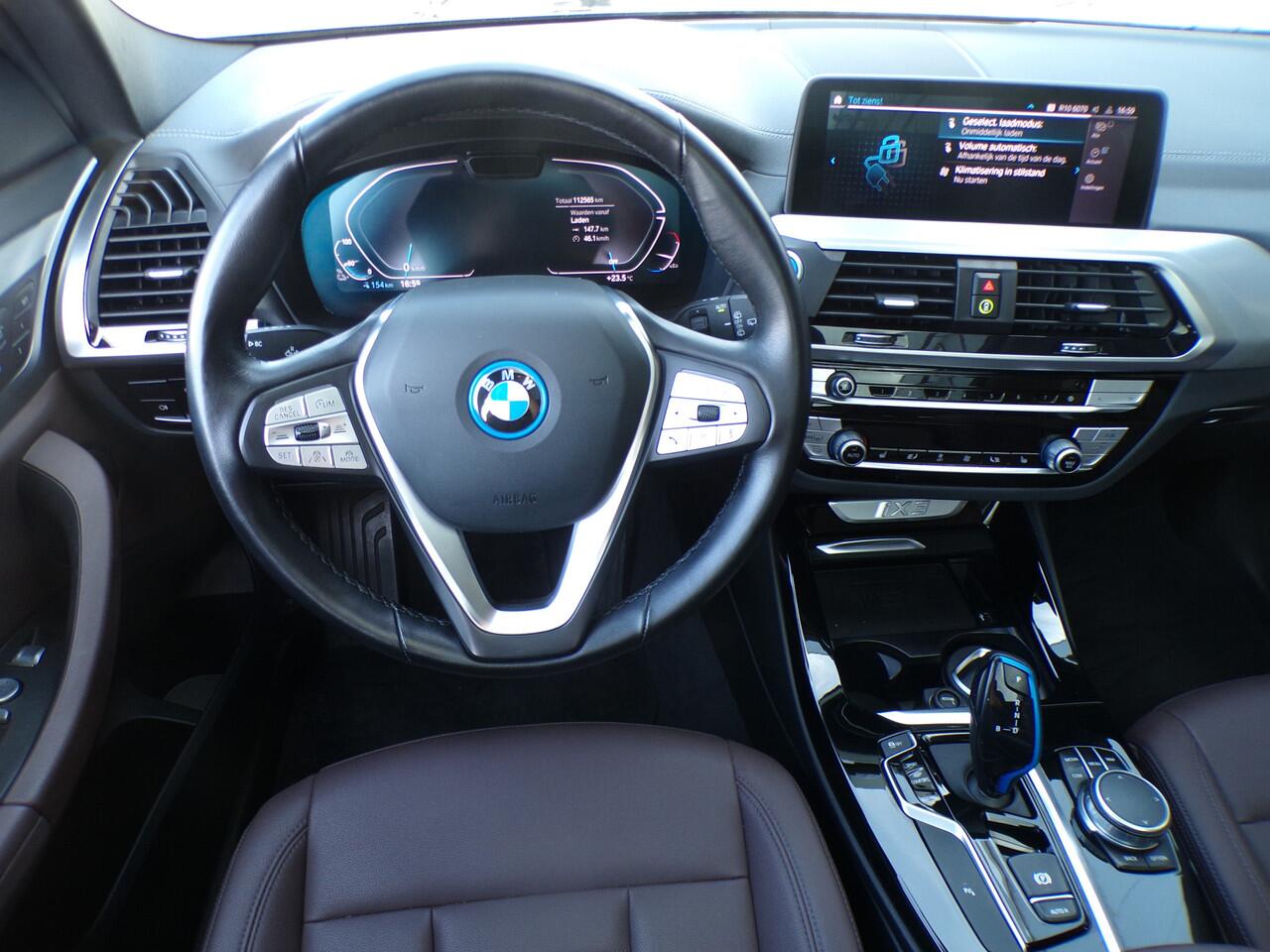 BMW X3 iX3 Executive 80 kWh, SOH 95% / Full LED / Elektr. Schuifdak / Stoelverwarming / Navigatie / Camera + Sensoren / Climate Control / 19'' LMV