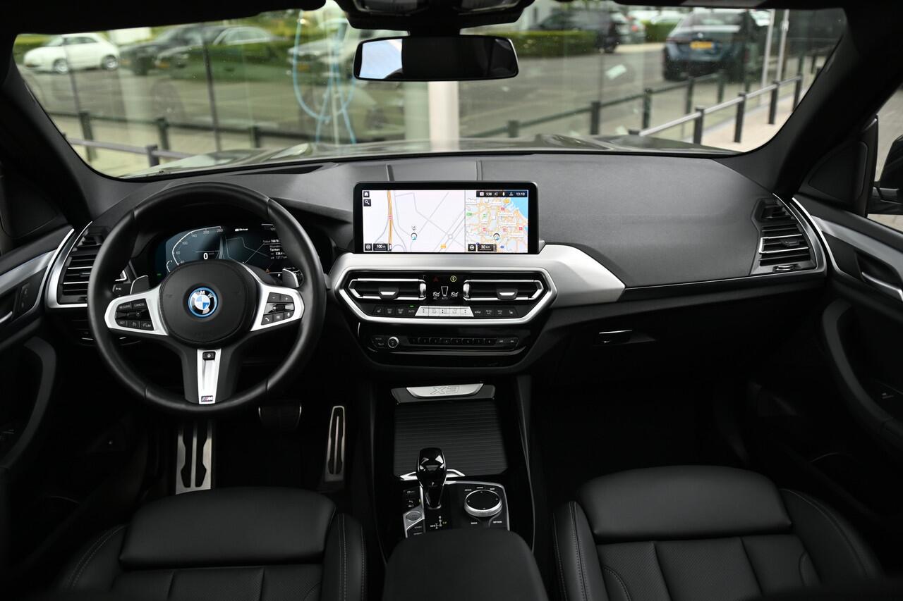BMW X3 xDrive30e High Executive M Sport Automaat / Panoramadak / Trekhaak / Laserlight / Sportstoelen / Comfort Access / Head-Up / Stoelverwarming / Live Cockpit Professional