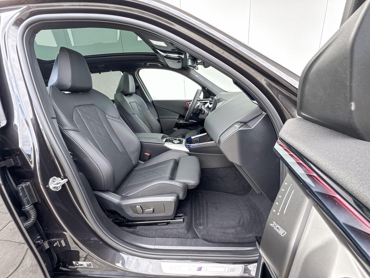 BMW X3 30e xDrive Trekhaak Elektrisch / Comfort Acces / Glazendak / Getinte Ramen / Stoelventilatie / Stoelverwarming / Parking Plus / Head Up Display